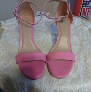 Pink pumps